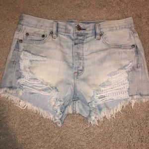 AMERICAN EAGLE  LIGHT WASHED HIGH RISE SHORTS